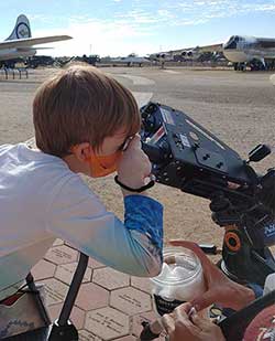 Student using a spectroscope to find Mg on the Sun